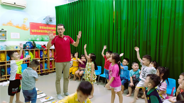 Lợi ích khi cho trẻ học tiếng anh sớm từ tuổi mầm non