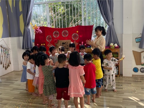 Cha mẹ trẻ em tham gia hoạt động chăm sóc, nuôi dưỡng, giáo dục tại lớp Chồi 4