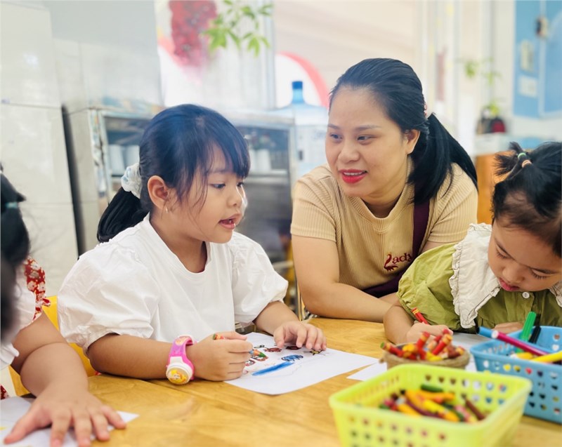Buổi tham quan hoạt động chăm sóc giáo dục trẻ của phụ huynh lớp Lá 4