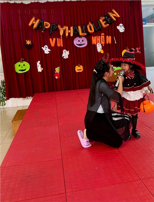 Lớp chồi 2 tham gia lễ hội Halloween vui nhộn
