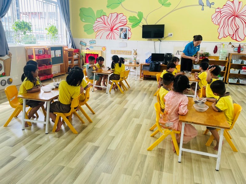 Chồi 4 tham gia tiết học kỹ năng sống