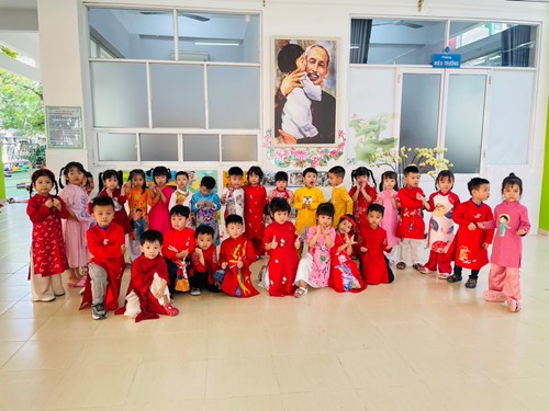 Lớp Chồi 4 hưởng ứng hoạt động   Đồng hành cùng áo dài Việt 