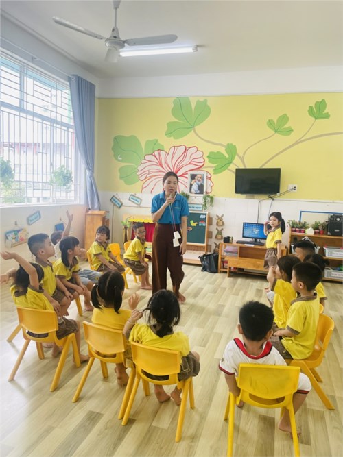 Lớp Chồi 4 tham gia tiết học   Kỹ năng sống 