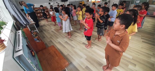 Lớp Chồi 3 học khiêu vũ