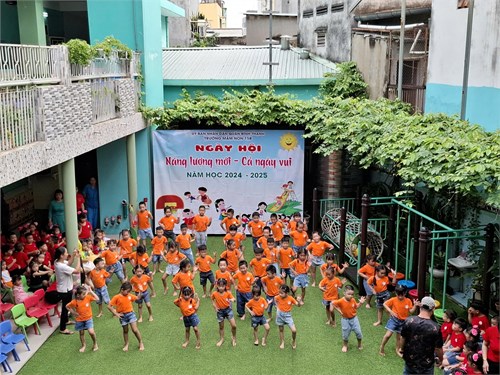 Tổ chức hội thi năng lượng mới cả ngày vui năm học 2024 - 2025
