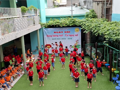 Tổ chức hội thi năng lượng mới cả ngày vui năm học 2024 - 2025