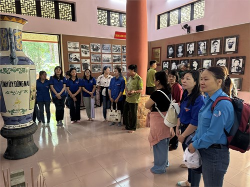 Hành trình về nguồn