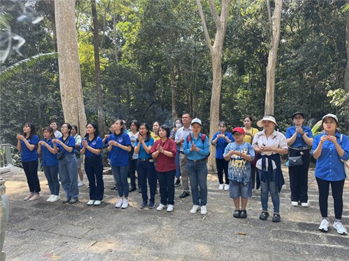Hành trình về nguồn
