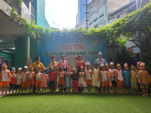 Hội thi bé với an toàn giao thông