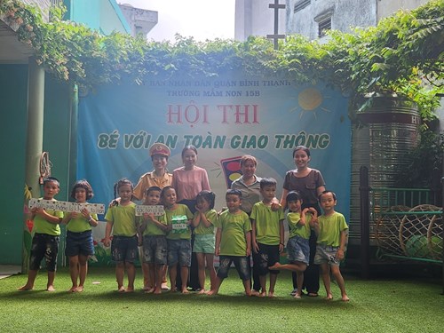 Hội thi bé với an toàn giao thông