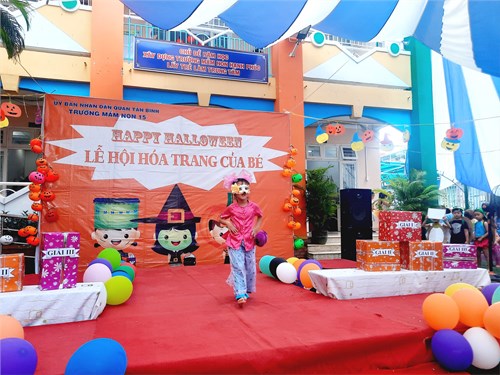 Lớp Lá 4 với câu chuyện  Ba cô gái  đã đạt giải II - Hội thi  Trình diễn thời trang tái chế 