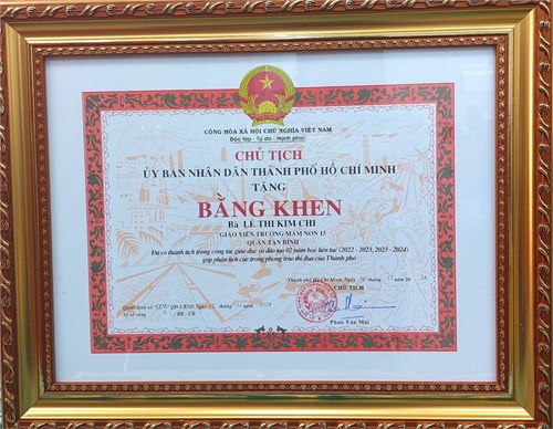 Bà Lê Thị Kim Chi vinh dự nhận bằng khen của Chủ tịch Ủy ban Nhân dân Thành phố Hồ Chí Minh
