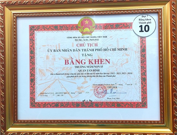 Trường Mầm non 15, quận Tân Bình vinh dự nhận bằng khen của Chủ tịch Ủy ban Nhân dân Thành phố Hồ Chí Minh