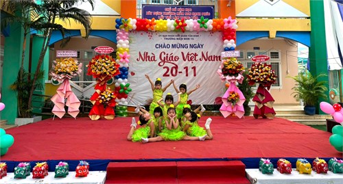 Tiết mục Nhịp điệu do các bé khối Chồi trình diễn mang tên  Bay lên nhé ước mơ học trò 
