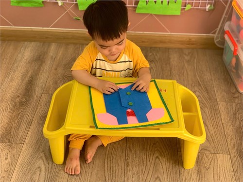 Hoạt động vui chơi trong lớp của các bé lớp Cơm thường 2