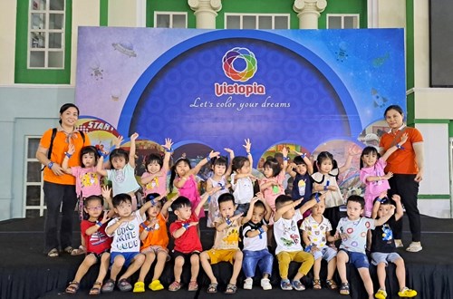 Hình ảnh lớp Mầm 3 tham quan thành phố hướng nghiệp Vietopia