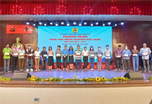 Công đoàn viên có hoàn cảnh khó khăn của CĐCS Trường mầm non 15 được chăm lo tại Liên đoàn Lao động quận Tân Bình