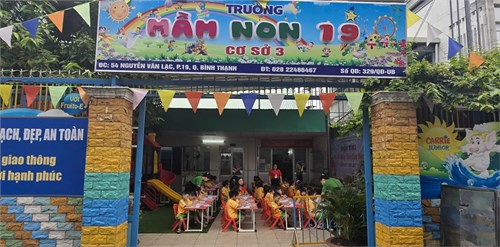 Sáng ngày 23 tháng 10 năm 2024, Tại cơ sở 3 trường Mầm non 19 tổ chức Hội thi bé vẽ sáng tạo cùng Bitex cho trẻ lớp Lá.