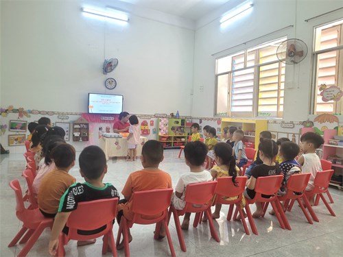 Sáng ngày 26 tháng 4 năm 2024, trường Mầm non 19 tổ chức cho trẻ uống thuốc Tẩy giun đợt 2 năm học 2023 - 2024.