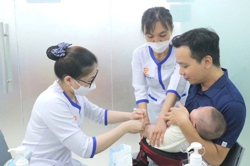 Phòng bệnh hô hấp cho trẻ khi thời tiết chuyển lạnh