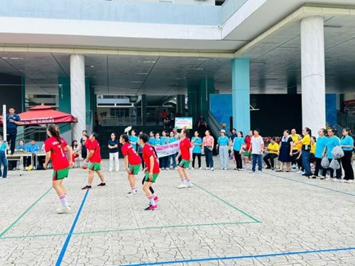 Trường Mầm non 19/5 tham gia thi đấu môn Bóng chuyền hơi