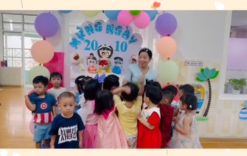 Hoạt động ngày 20/10 của lớp Mầm 1