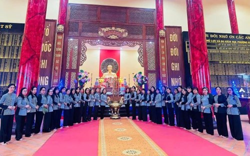 Chi bộ trường Mầm non 19/5 tổ chức hoạt động về nguồn, dâng hương tưởng niệm các Anh hùng liệt sỹ tại nghĩa trang, Di tích lịch sử Chiến khu Rừng Sác - Cần giờ
