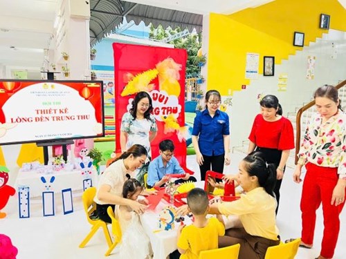 Trường Mầm non 19/5 tổ chức hội thi  Thiết kế lồng đèn  cho con CB-GV-NV.