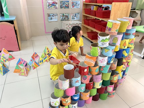 Một số hoạt động vui chơi trong lớp của các bé Khối Mầm (3-4 tuổi).