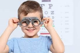 Làm sao để tránh các tật khúc xạ ở lứa tuổi học đường