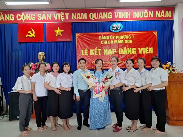 Chi bộ mầm non: Lễ kết nạp Đảng Viên
