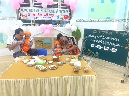 Các bé lớp Nai bi 2 hưởng ứng tuần lễ dinh dưỡng và phát triển
