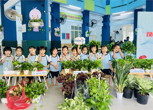 Ngày hội trồng cây của học sinh lớp Mầm 2