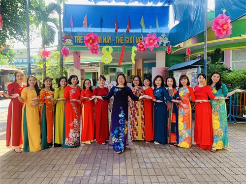 Họp mặt nhân Ngày Quốc tế phụ nữ 8/3