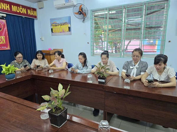 Công đoàn viên tham gia Hội thi trực tuyến tìm hiểu Luật căn cước công dân 2024