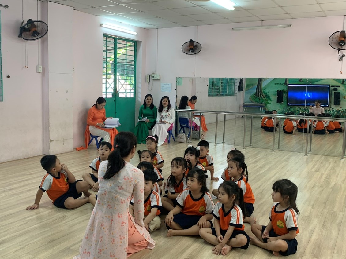 Giáo viên tham gia Hội thi Giáo viên giỏi cấp Quận
