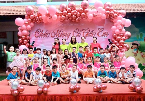 Hình kỉ niệm ngày NGVN 20/11 lớp Lá 1