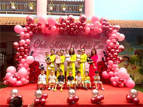 Hình kỉ niệm ngày NGVN 20/11 nhóm Thỏ ngọc (13-18 tháng)