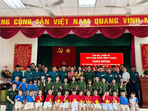 Trường Mầm non 24B tổ chức cho các bé khối Lá tham quan Ban chỉ huy Quân sự quận Bình Thạnh