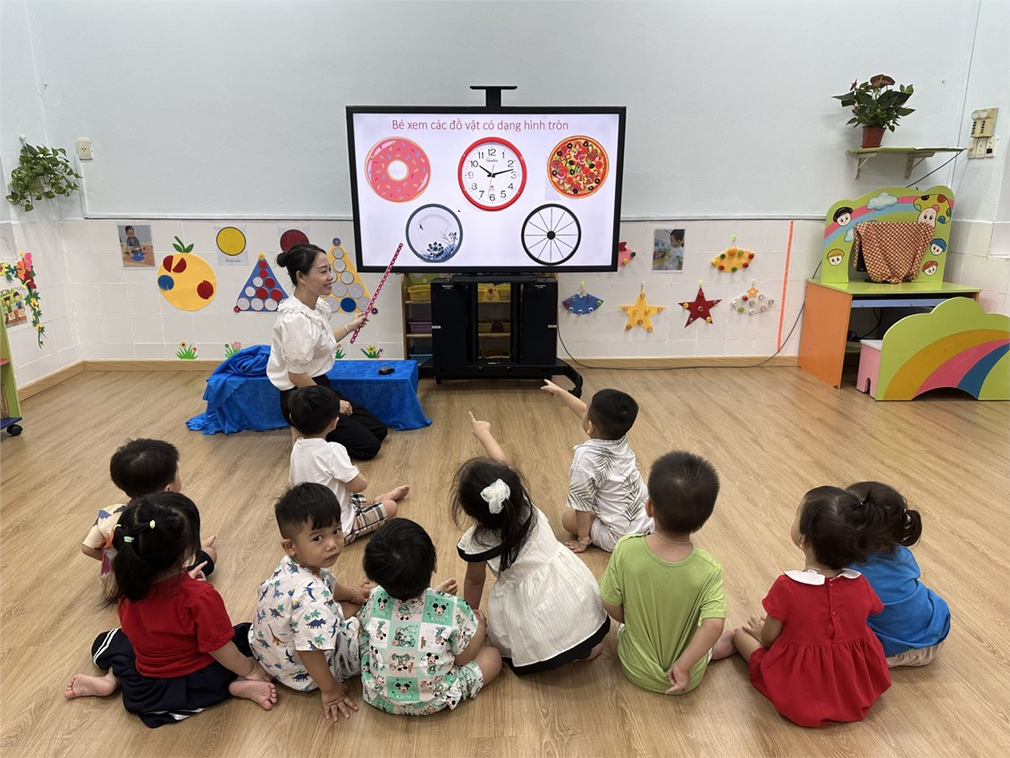 Cô Lê Thị Hiệp - giáo viên nhóm Gấu bông (25-36 tháng) tham gia hội thi  Giáo viên dạy giỏi cấp Trường năm học 2024-2025 