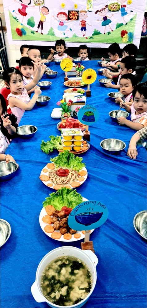 Tiệc buffet Tất niên chào mừng Tết Nguyên Đán cua lớp Gấu Bông 2