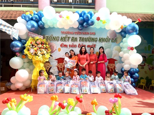Tổng kết và phát thưởng các bé lớp Thỏ Ngọc
