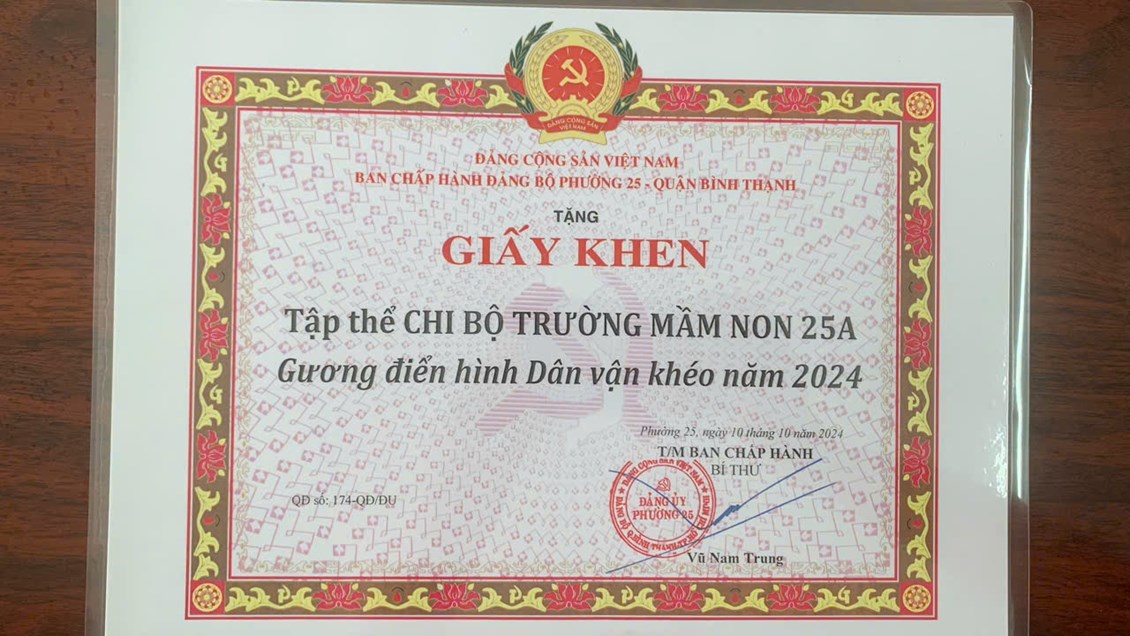 Tập thể Chi bộ Trường Mầm non 25A được nhận khen thưởng Gương điển hình Dân vận khéo năm 2024