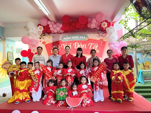 Ban Đại diện CMHS tham gia Lễ hội Xuân Giáp Thìn cùng các bé