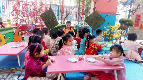 Gian hàng Nặn tò he trong Lễ hội Xuân Giáp Thìn 2024