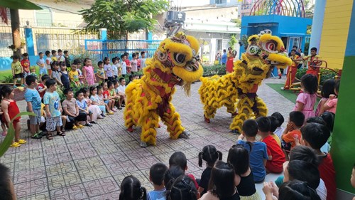 Ngày đầu tiên đi học của năm Giáp Thìn tại Trường MN 25B