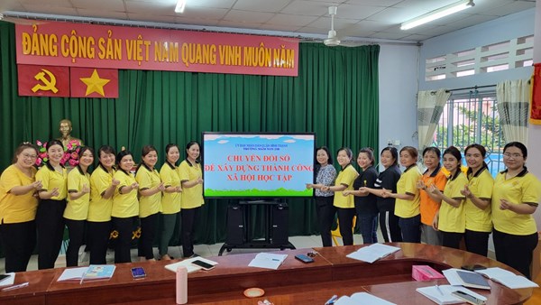 Để chào mừng TPHCM được UNESCO công nhận thành viên mạng lưới TP học tập toàn cầu.