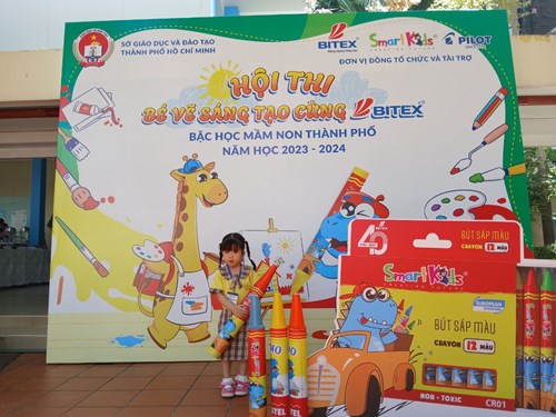 Bé Lê Trần Phương Nga, lớp Mầm 1 đã đạt giải Khuyến kích Hội thi “ Bé vẽ sáng tạo cùng Bitex “ cấp TP năm học 2023-2024