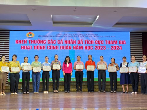 Trường MN 25B vinh dự đón nhận giấy khen hoàn thành xuất sắc nhiệm vụ năm học 2023-2024 của LĐLĐ quận Bình Thạnh trao tặng