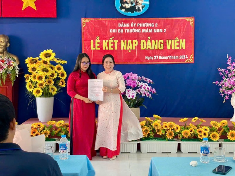 Chi bộ Mầm non 2 tổ chức Lễ Kết nạp Đảng viên mới năm 2024